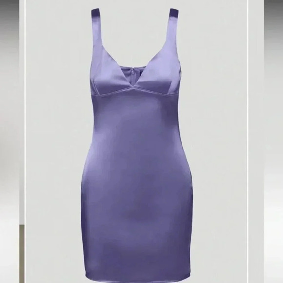 Aritzia Ten By Babaton Lala V Neck Satin Mini Dress NWT Isolite Purple Size 4 - Picture 1 of 11